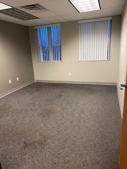 More Photos Of 2720 Superior Dr NW, Rochester Office For Lease