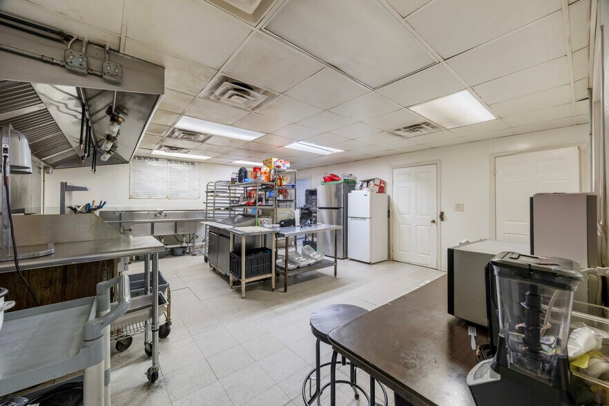 More Photos Of 9202 Ashville Dr, Houston Shelter For Sale