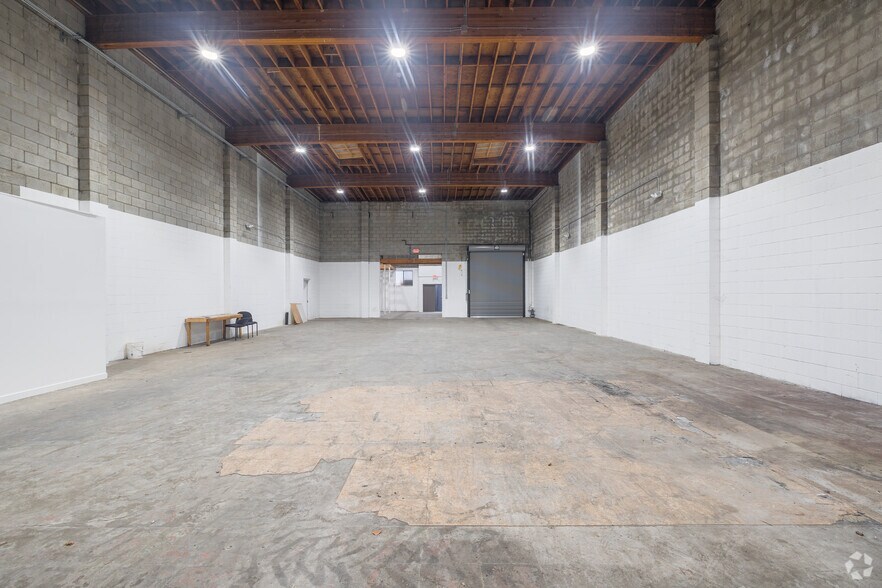 More Photos Of 5701-5709 S San Pedro St, Los Angeles Manufacturing For Lease
