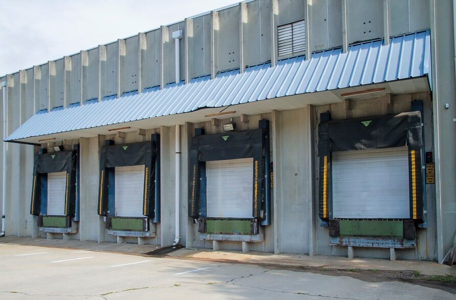 More Photos Of 7701 Southern Dr, Springfield Warehouse For Lease