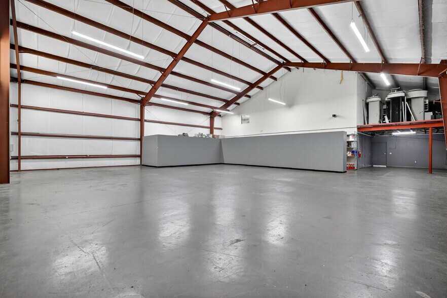 More Photos Of 15925 Old Us Highway 441, Tavares Warehouse For Lease