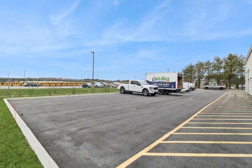 More Photos Of 313 Edwards Ave, Calverton Distribution For Lease