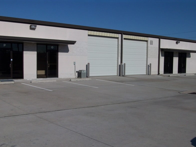 More Photos Of 6711 N Sam Houston Pky W, Houston Warehouse For Lease