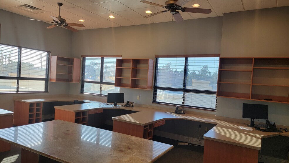 More Photos Of 2575 Montessouri St, Las Vegas Loft Creative Space For Lease