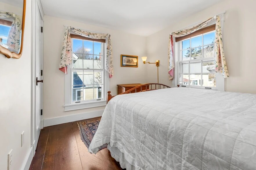 More Photos Of 31 Huntington Pl, Rochester Apartments For Sale