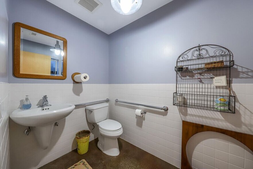More Photos Of 3212 Mt Pinos Way, Frazier Park Light Manufacturing For Sale