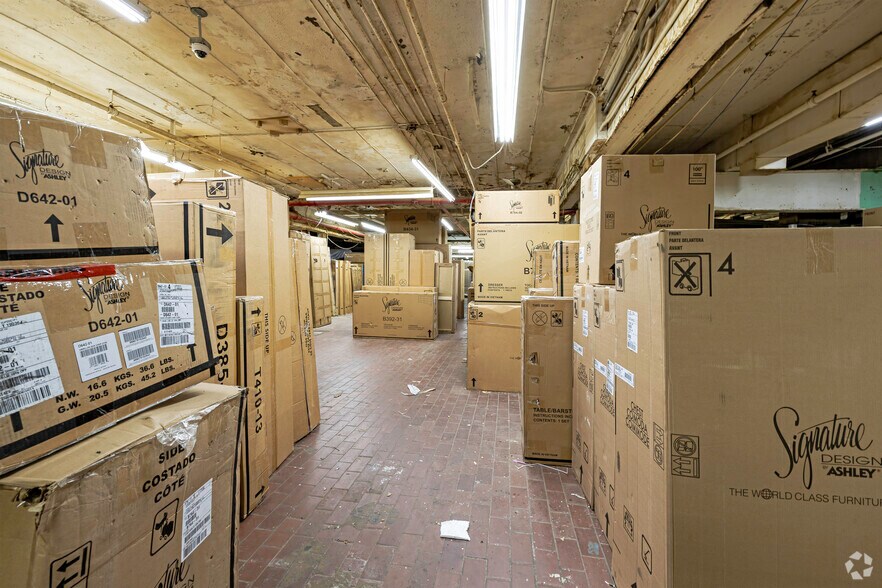 More Photos Of 830 Barry St, Bronx Warehouse For Lease
