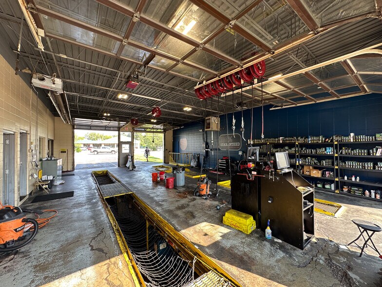More Photos Of 7760 N Lindbergh Blvd, Hazelwood Auto Repair For Lease