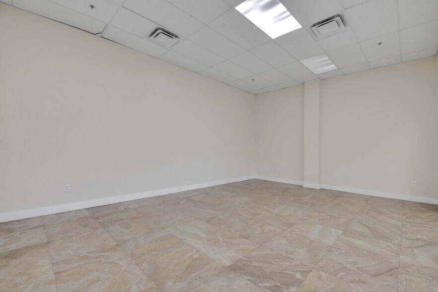 More Photos Of 901 Central Florida Pky, Orlando Warehouse For Lease