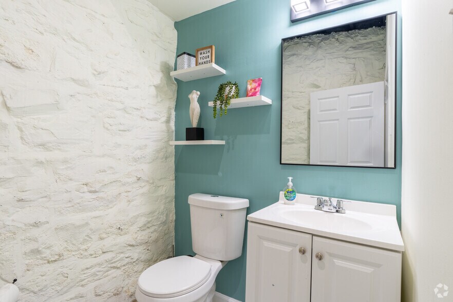 More Photos Of 7185 Manchester Rd, Maplewood Storefront Retail Residential For Sale