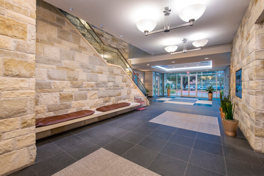 More Photos Of 12515 Research Blvd, Austin Unknown For Lease