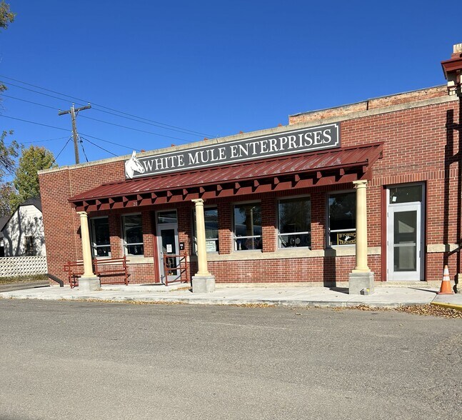 More Photos Of 201 Main St, Roundup Restaurant For Sale