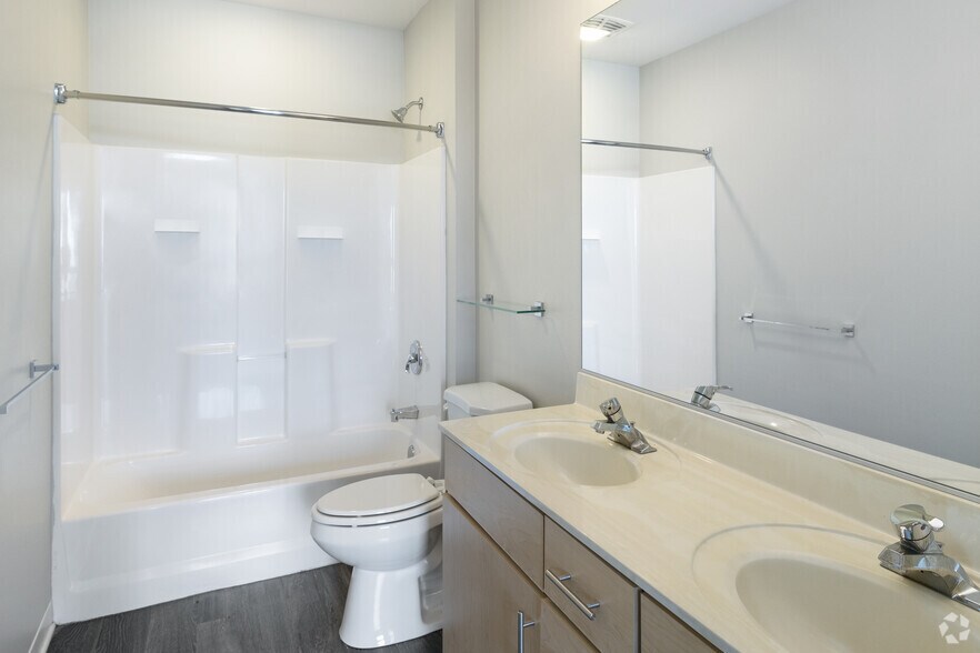 More Photos Of 6448-6464 N Sheridan Rd, Chicago Apartments For Lease