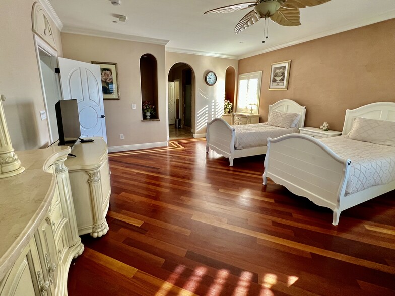 More Photos Of 21428 N 55th Ave, Glendale Assisted Living For Lease