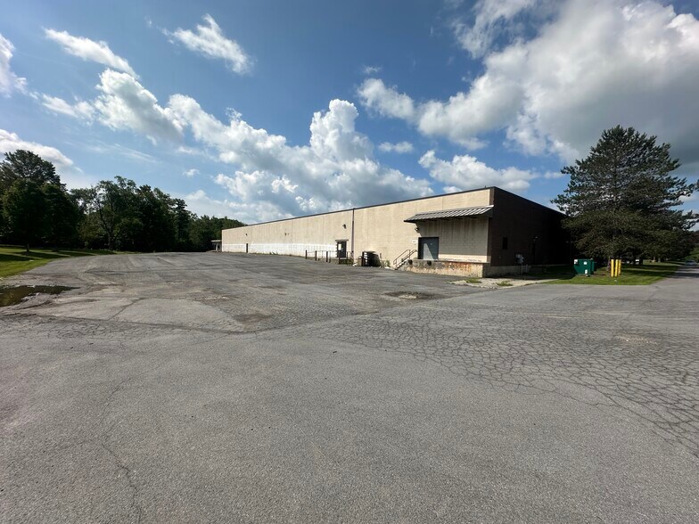 More Photos Of 102 Utica St, Hamilton Storefront For Sale