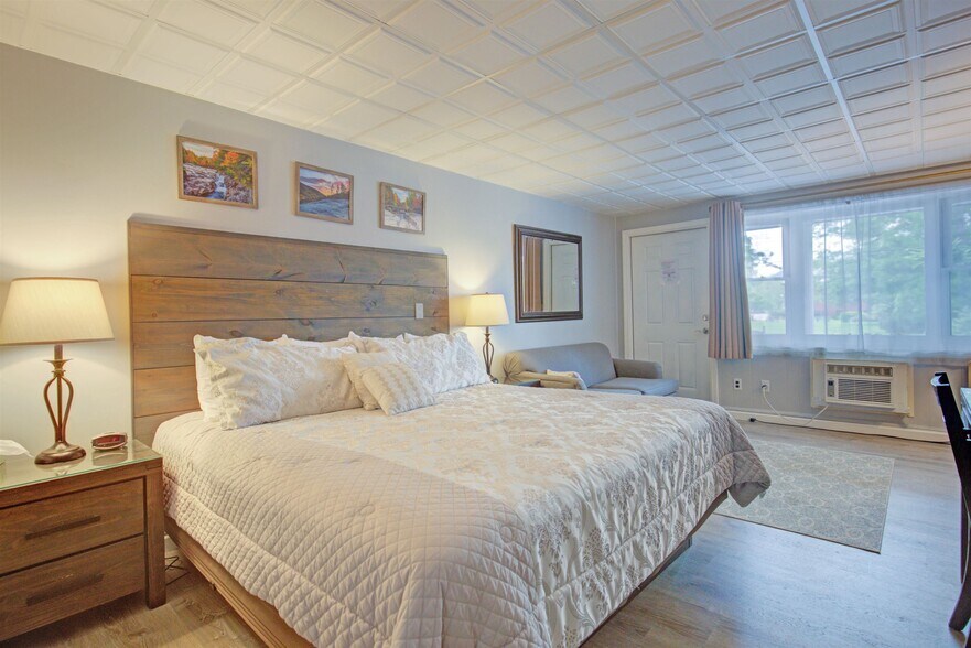 More Photos Of 17 Wilder St, Conway Hotel For Sale