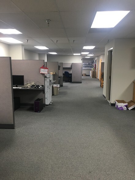 More Photos Of 7901-7905 Cessna Ave, Gaithersburg Warehouse For Lease