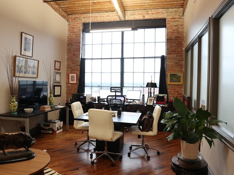 More Photos Of 807 Gervais St, Columbia Office For Sale