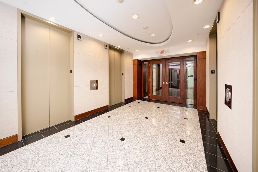 More Photos Of 1000 Ridgeway Loop, Memphis Office For Lease