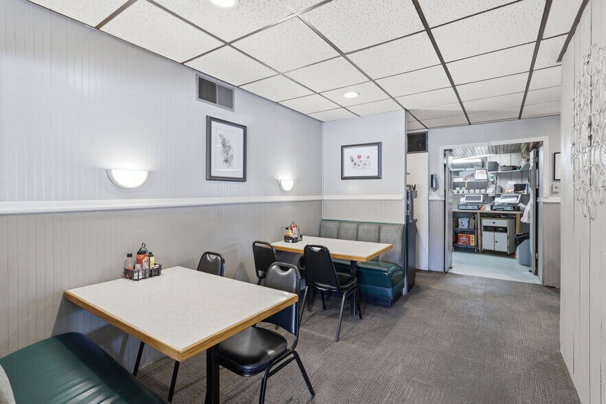 More Photos Of 228 N Jefferson St, Hastings Restaurant For Sale