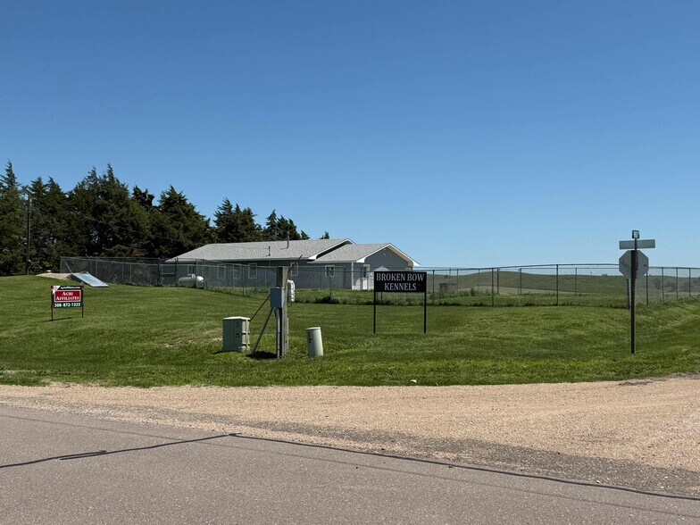 More Photos Of 44003 Road 801, Broken Bow Veterinarian Kennel For Sale