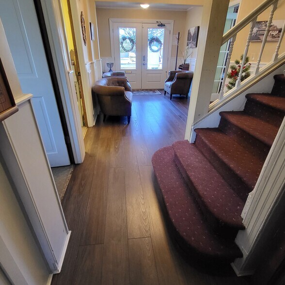 More Photos Of 64 Hilton Ave, Hempstead Office For Sale