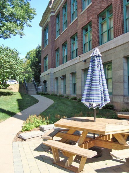 More Photos Of 146 Hartford Rd, Manchester Loft Creative Space For Lease