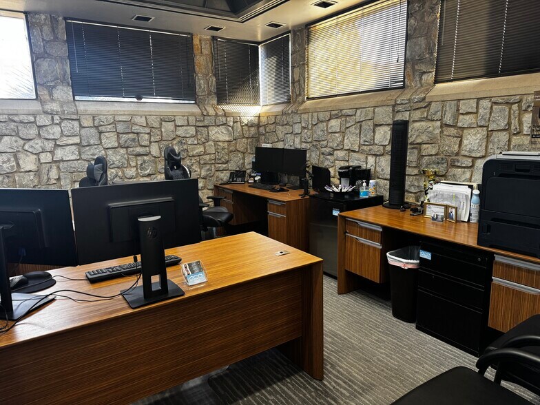 More Photos Of 299 Shadow Mountain Dr, El Paso Medical For Sale