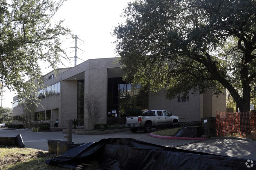 More Photos Of 8181 N Stadium Dr, Houston Medical For Lease