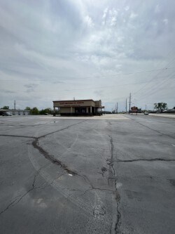 More Photos Of 4211 S Limit Ave, Sedalia Auto Dealership For Lease