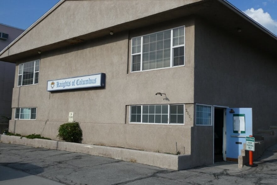 More Photos Of 2657 Honolulu Ave, Montrose Lodge Meeting Hall For Sale