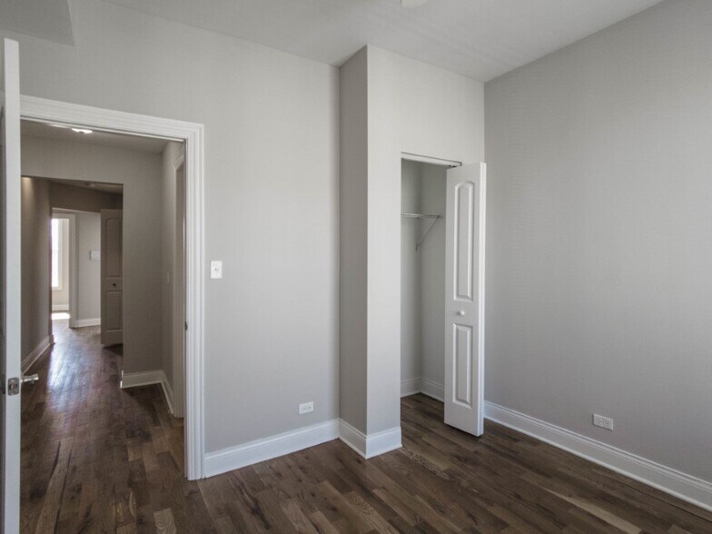 More Photos Of 4401-4403 N Clark St, Chicago Apartments For Lease