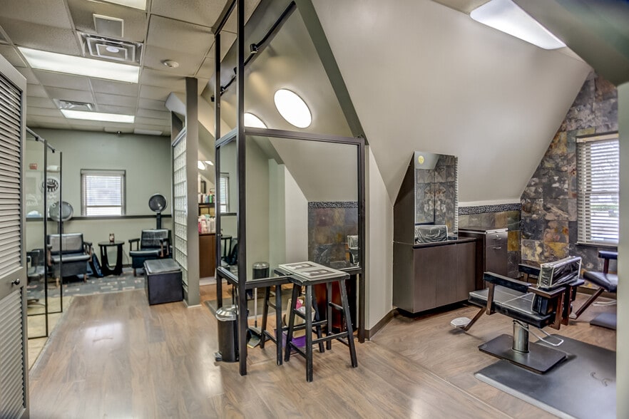 More Photos Of 1086 W Rex Rd, Memphis Freestanding For Sale