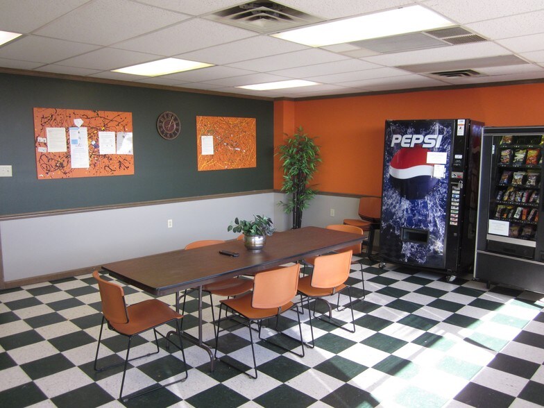 More Photos Of 55 S State Ave, Indianapolis Flex For Sale