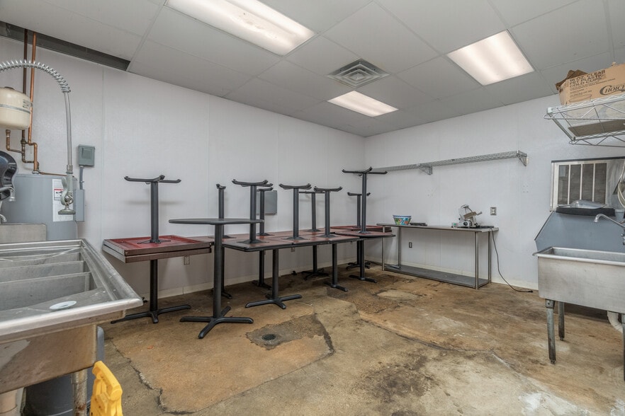 More Photos Of 3131 Olive St, Saint Louis Storefront For Sale