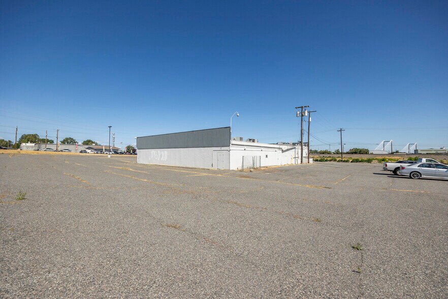 More Photos Of 101 S Gum St, Kennewick Sports And Entertainment For Sale