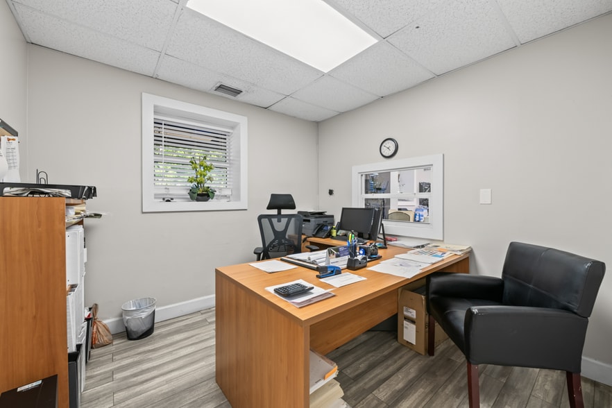 More Photos Of 4521 N Federal Hwy, Pompano Beach Auto Dealership For Sale