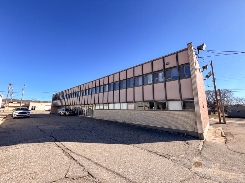 More Photos Of 6631 E Kellogg Dr, Wichita Office For Sale