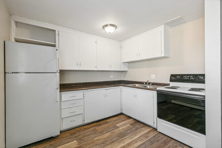 More Photos Of 1592 Lansing St, Aurora Apartments For Sale