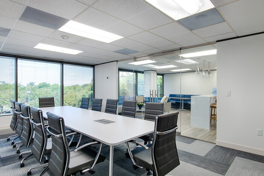 More Photos Of 5944 Luther Ln, Dallas Office For Lease