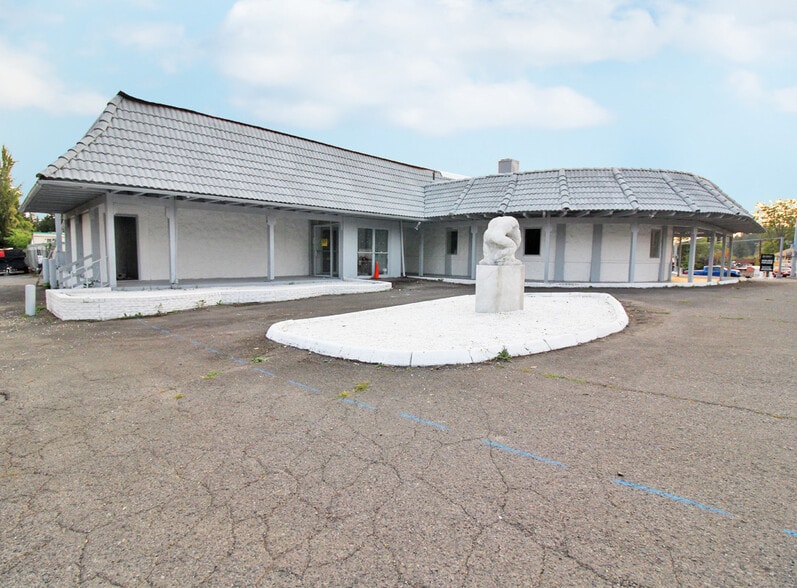 More Photos Of 8640-8680 SW Canyon Rd, Portland Unknown For Lease