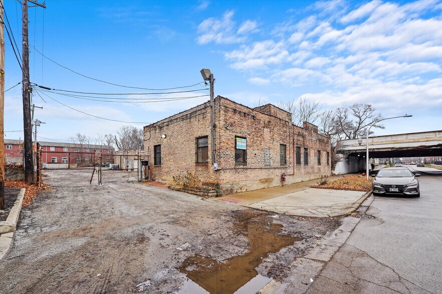 More Photos Of 2500 W 36th St, Chicago Warehouse For Sale