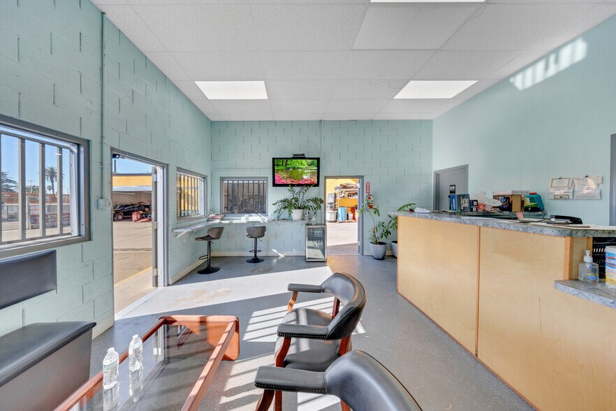 More Photos Of 4401 Beverly Blvd, Los Angeles Auto Repair For Sale