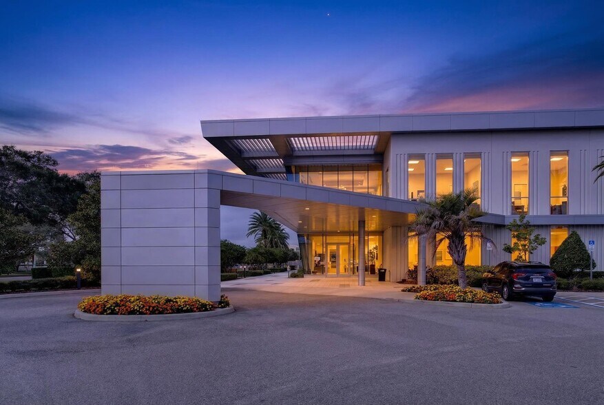 More Photos Of 9395 S John Young Pky, Orlando Office For Lease