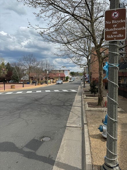 More Photos Of 305-307 E Main St, Front Royal Office For Sale