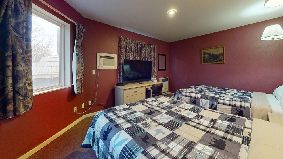 Primary Photo Of 414 N Park St, Chewelah Hotel For Sale