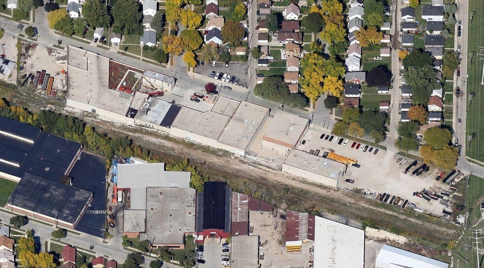More Photos Of 2101 W Purdue St, Milwaukee Light Manufacturing For Lease