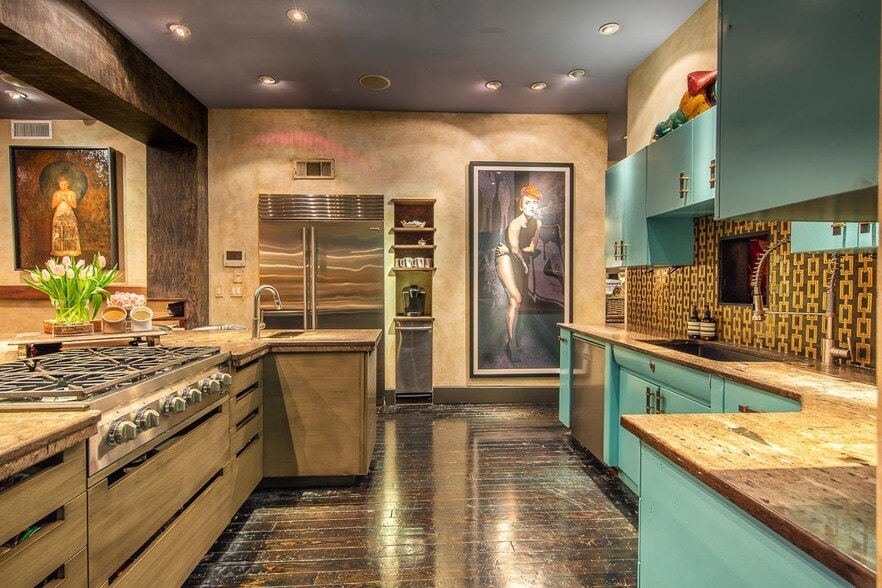 More Photos Of 213 Printers Aly, Nashville General Retail For Sale