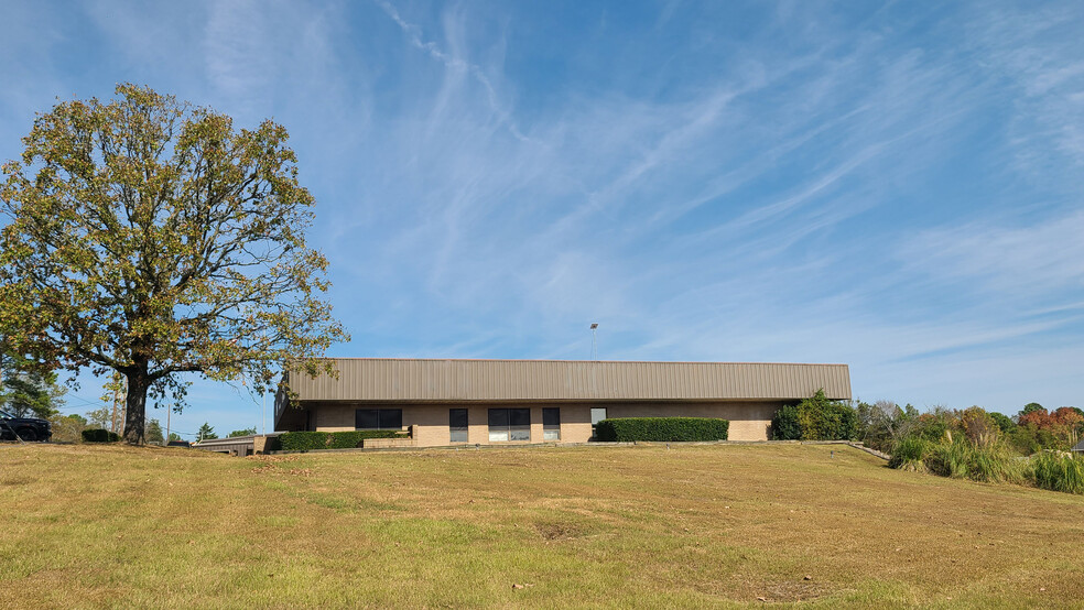 Primary Photo Of 2390 Airport Rd, Hot Springs Warehouse For Lease