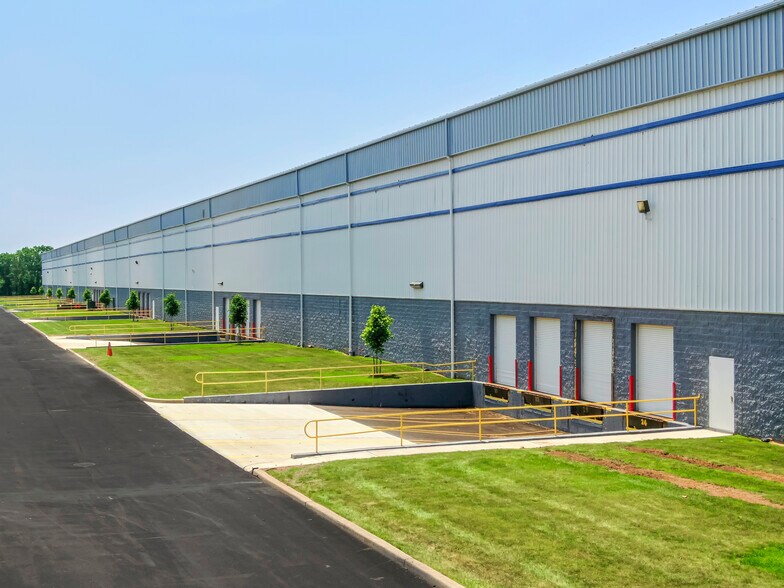 More Photos Of 145 Candlewood Rd, Bay Shore Warehouse For Lease